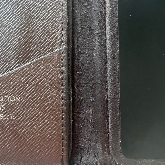 Louis Vuitton iPhone 8 and IPhone SE folio case - Picture 9 of 13